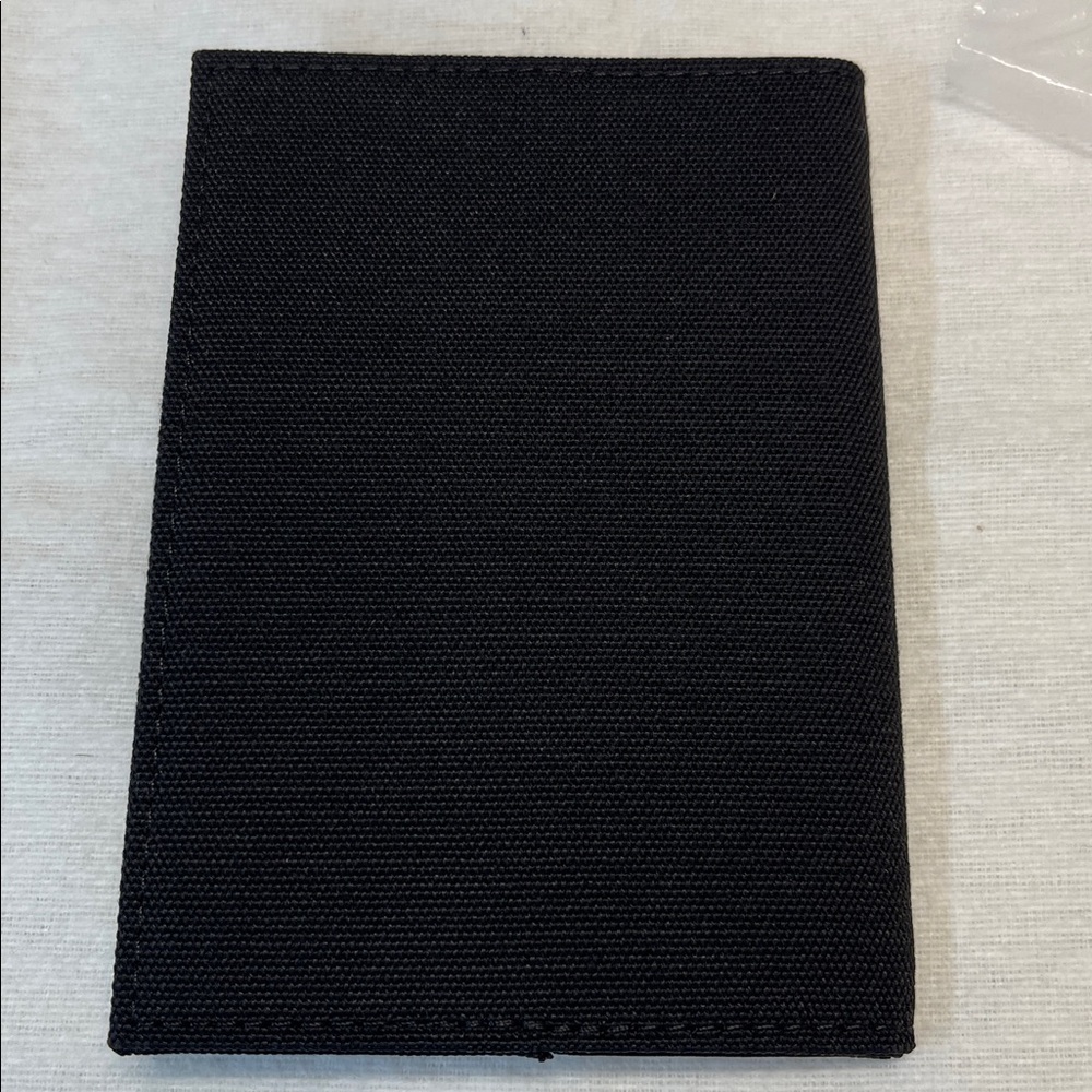 NEW! Burberry Passport Holder Card Holder - Picture 4 of 5
